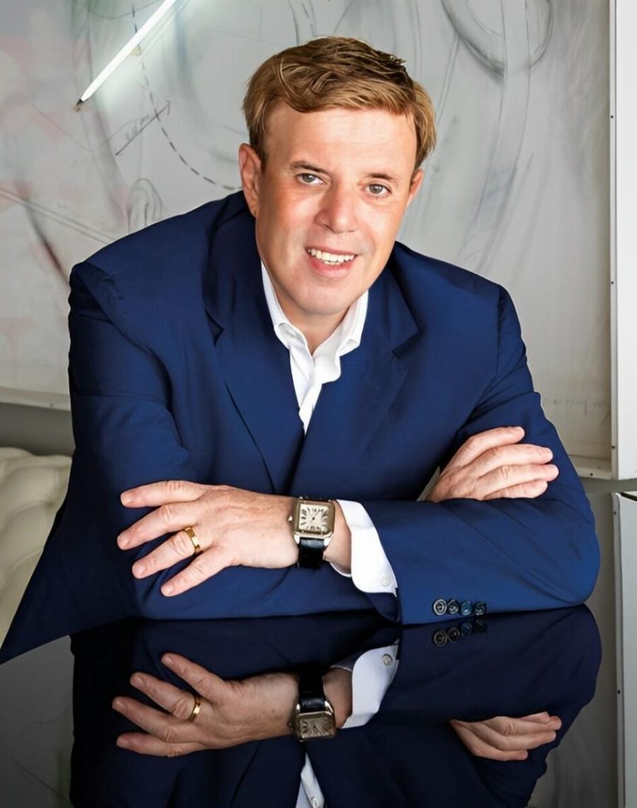 Auτός είναι ο πασίγνωστος Έλληνας ιδιοκτήτης του αυτοκινήτου που έτρεχε με 291 χλμ/ώρα στη Συγγρού