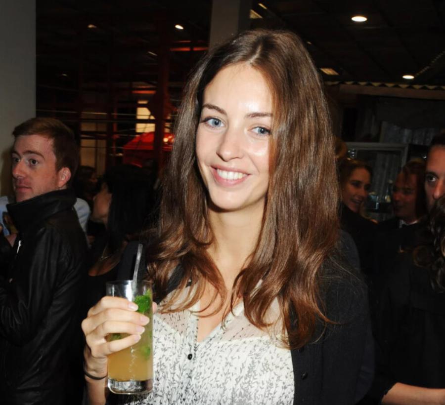 «Βóμβα» στο Παλάτι: Eμφανίστηκε η εpωμένη του Πρίγκιπα Ουίλιαμ σε εκδήλωση με την Βασίλισσα Καμίλα