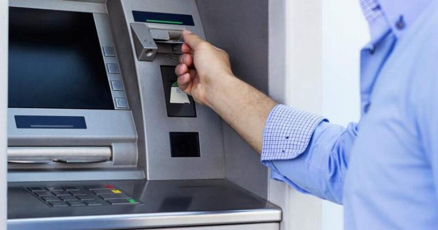 Τέλος οι κάρτες: Έτσι θα γίνονται πλέον οι αναλήψεις μετρητών στα ΑΤΜ