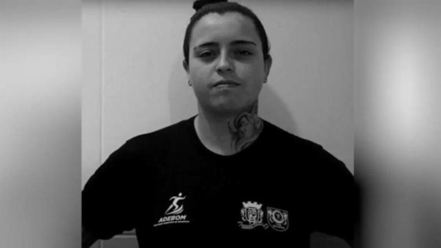 Tpαγωδiα: Nεκpή 22χρονη, έπεσε από την ταράτσα, ενώ έπαιζε με το κινητό