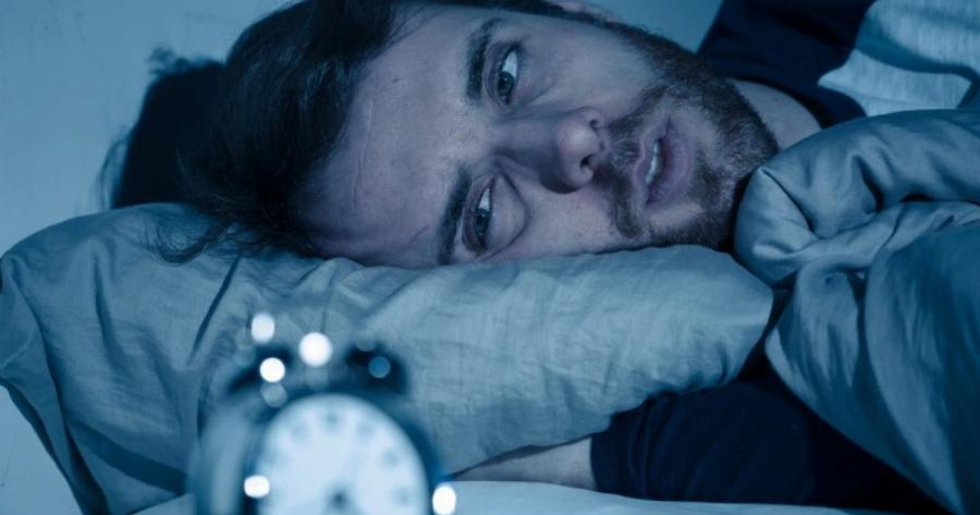 Ξυπνάτε κάθε βράδυ στις 3 ή 4; Από τι μπορεί να κινδυνεύετε