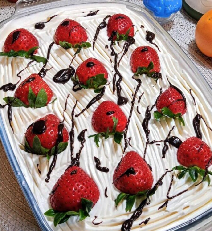 Το γλυκό ψυγείου με 3 υλικά που τρως και θέλεις κι άλλο