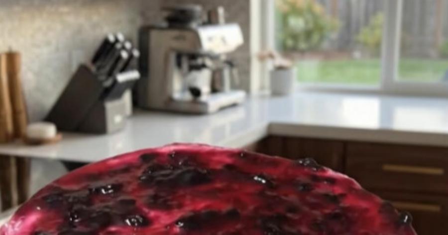 Δοκίμασα να κάνω κρύο τσιζκέικ με κόκκινα φρούτα χωρίς φούρνο και η συνταγή το απογείωσε