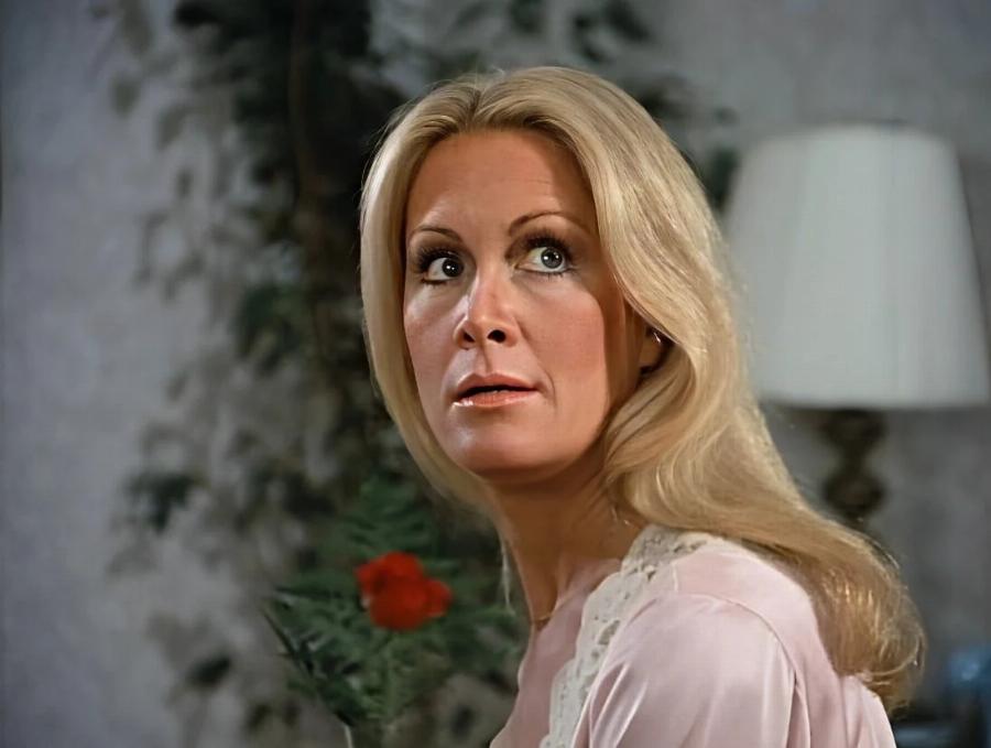 Αγνώριστη πασίγνωστη σταρ και πρωταγωνίστρια διασήμων σειρών μετά από πλαστικές στα 81 της