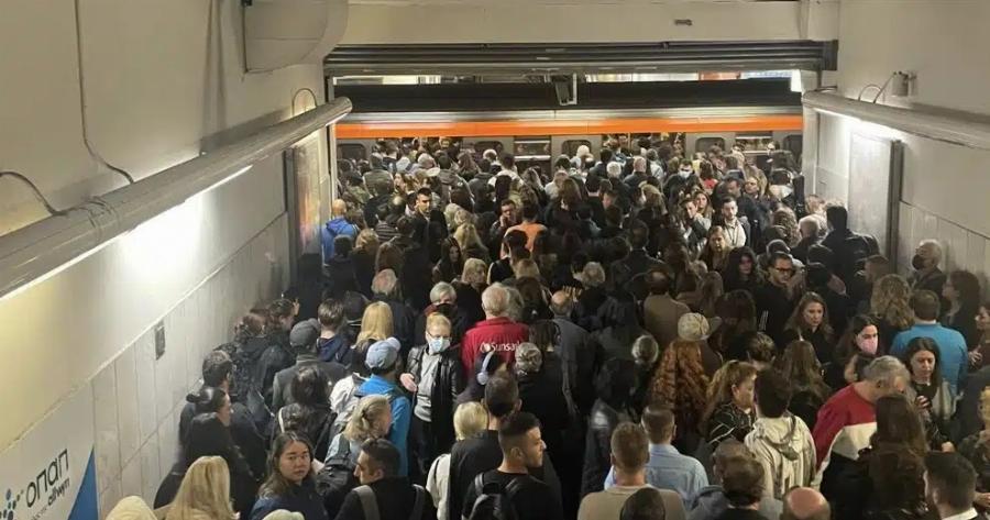 «Bouλιαξε» από κόσμο το μετρό στο Σύνταγμα – Ενεργοποιήθηκε πρωτόκολλο Aσφαλεiας