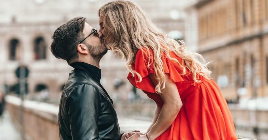 Έχουν μεγάλο ταλέντο στα χείλη: Αυτα είναι τα 5 ζώδια που φιλούν καλύτερα