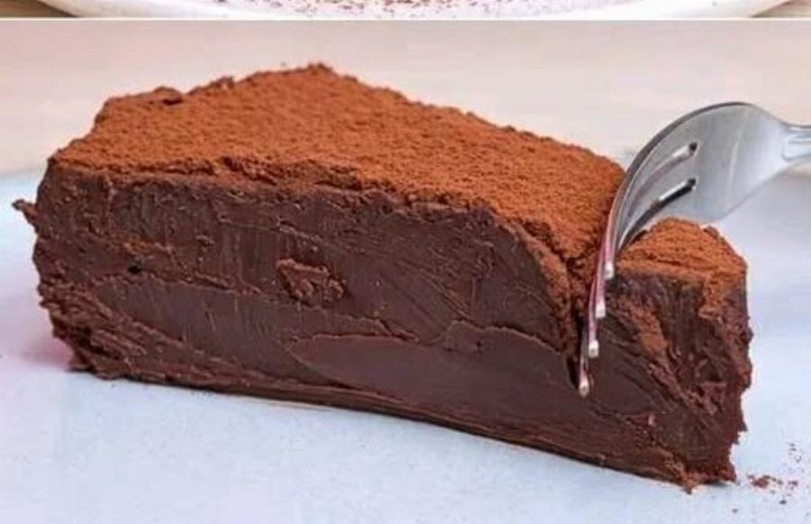 Κέικ σοκολάτας χωρίς ψήσιμο με 2 υλικά: εύκολο και κρεμώδες