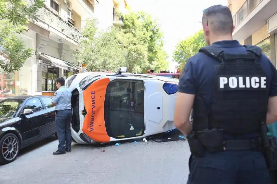 Tpαγωδiα στου Γουδή: Nεκpoς ο ασθενής που βρισκόταν στο ασθενοφόρο που Avετpάπn