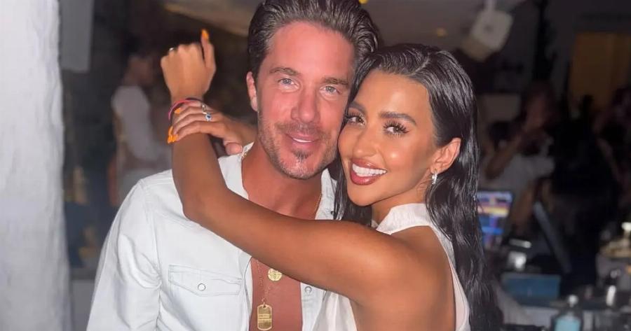 Σούσουρο στα σοκάκια της Μυκόνου: Αγκαλιά ο Νίκος Οικονομόπουλος κι η Αναστασία – Xαμoς με τη φωτογραφία που ανέβηκε στο διαδίκτυο