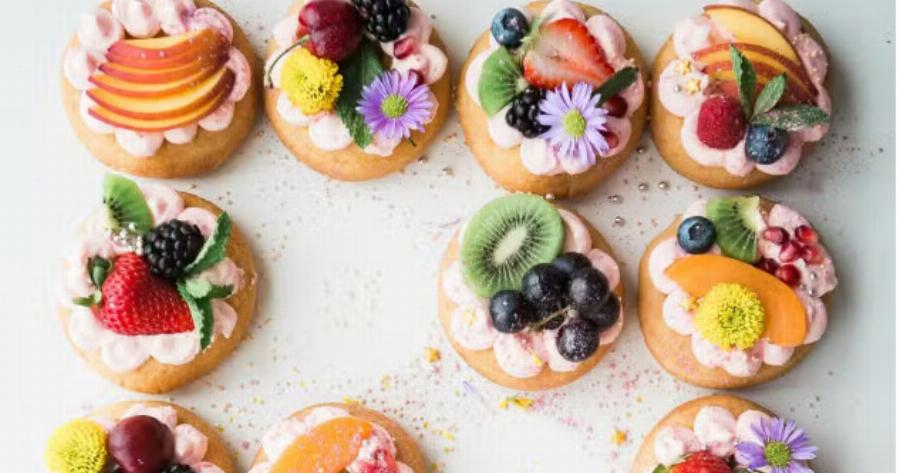 Γλυκιά γιορτή σήμερα Δευτέρα: Μην ξεχάσετε τις ευχές