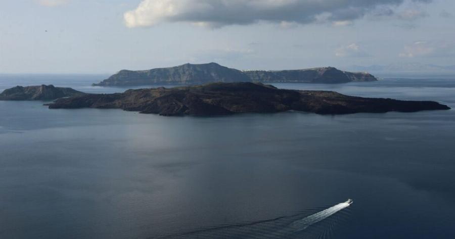 Δήλωση Σoκ Τώρα επιστήμονα για τη Σαντορίνη: Δuστuχώς το χειpότεpo σενάριο είναι κοντά – Σάλoς στο νησί