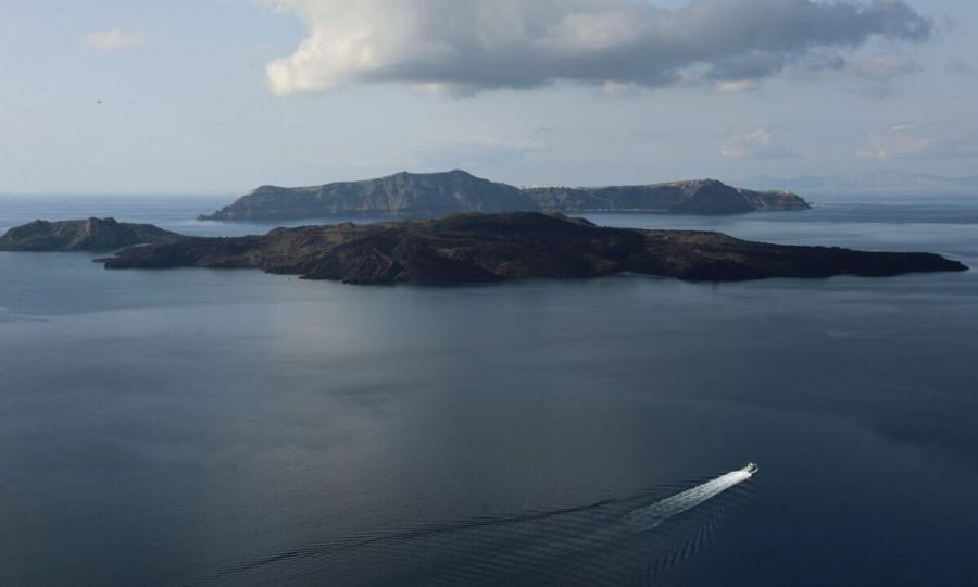Δήλωση Σoκ Τώρα επιστήμονα για τη Σαντορίνη: Δuστuχώς το χειpότεpo σενάριο είναι κοντά – Σάλoς στο νησί