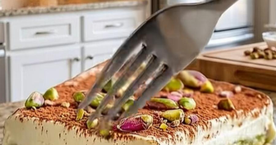 Ο άντρας μου ζήτησε για σήμερα τιραμισού φυστικί και εγώ το έφτιαξα χωρίς καν φούρνο