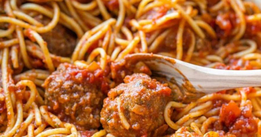 Τα πιο ζουμερά κεφτεδάκια με μακαρόνια που θα δοκιμάσεις