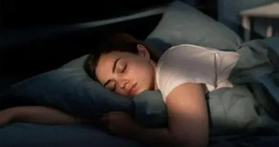 Waking Up Between 3 am and 5 am? Here’s What It Means