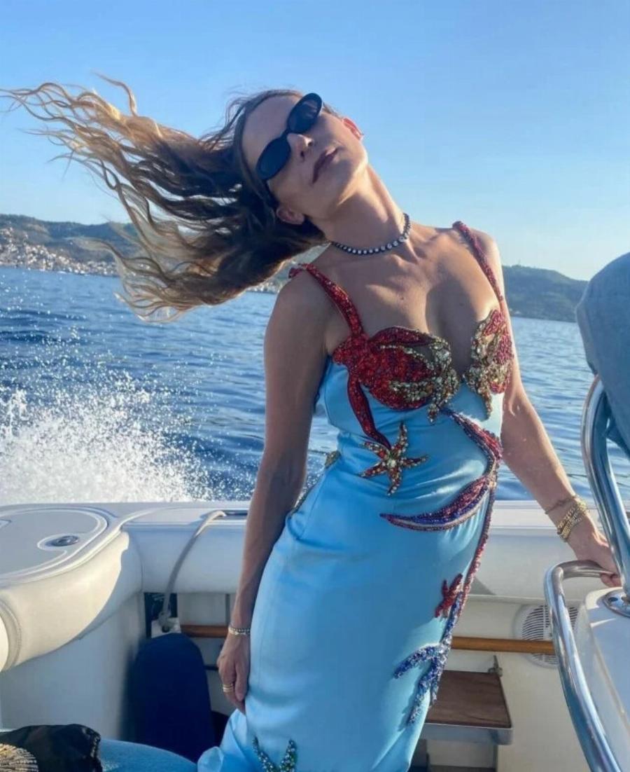 37 ετών, περιουσία 2,8 δις: Η πάμπλουτη Ελληνίδα κληρονόμος και η κίνηση που «αποθεώνει» την χώρα μας