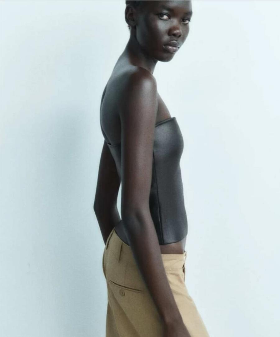 Χαλασμός στα ZARA: Κοστίζει μόνο 9,99 ευρώ είναι κομψό και οι γυναίκες κάνουν ουρά να το αποκτήσουν