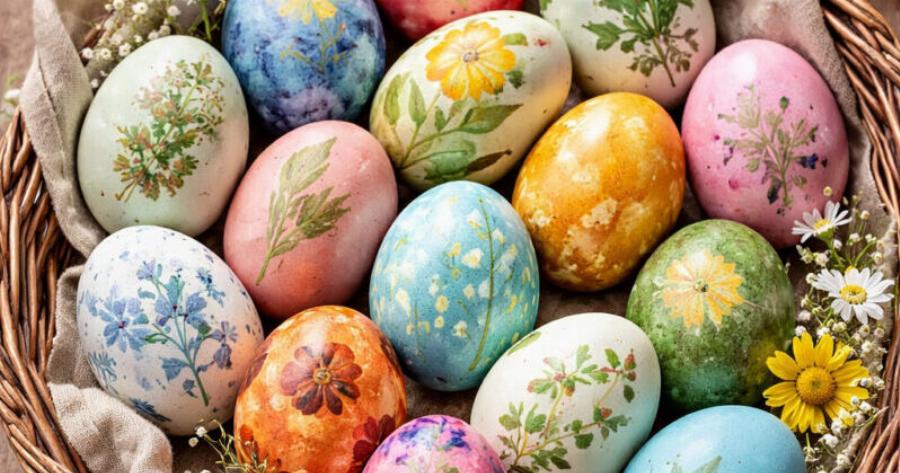 Πασχαλινά αυγά με φυσικά σχέδια – Εύκολος τρόπος για εντυπωσιακό αποτέλεσμα