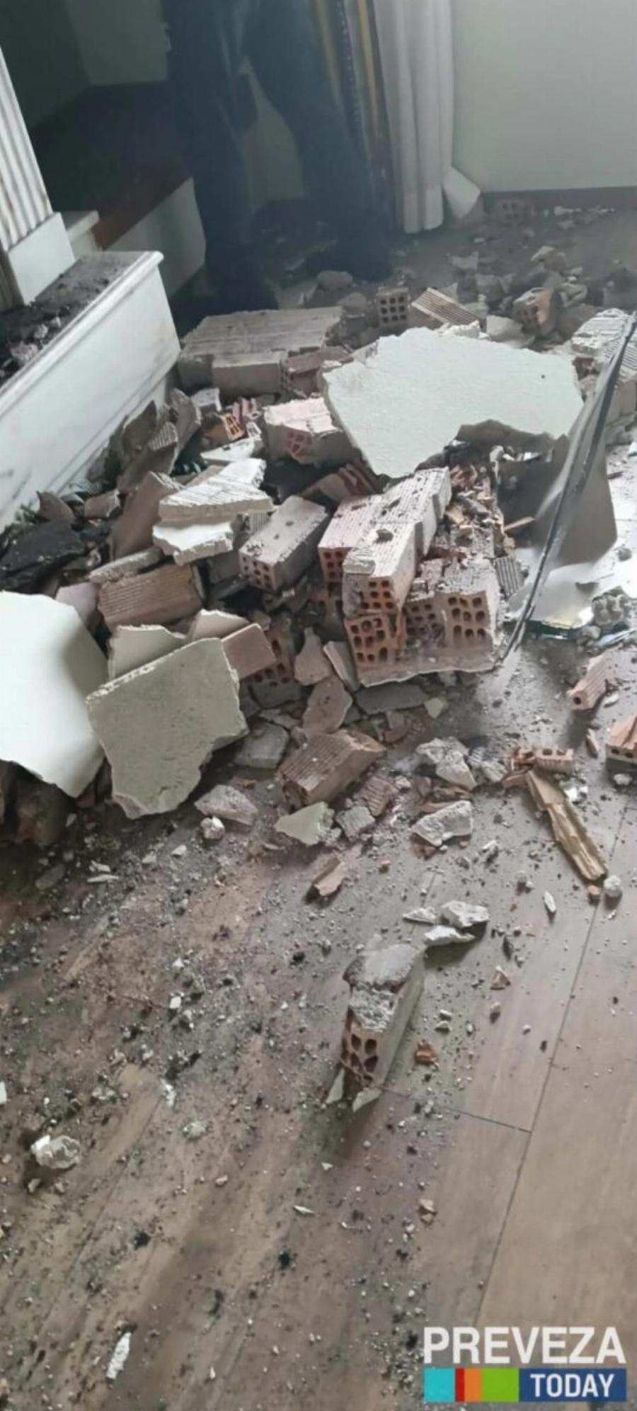 ΕΚΤΑΚΤΟ: ΚΕΡΑΥΝΟΣ ΧΤΥΠΗΣΕ ΣΠΙΤΙ – ΣΚΗΝΕΣ ΤΡΟΜΟΥ ΓΙΑ ΟΙΚΟΓΕΝΕΙΑ