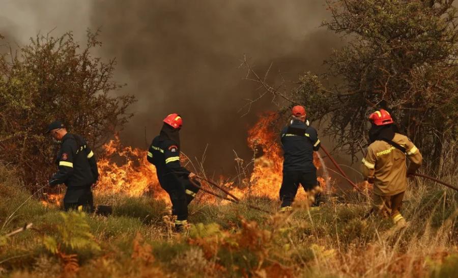ΚΟΛΑΣΗ: Τεράστια φωτιά τώρα στη χώρα μας – 5 εναέρια στη μάχη
