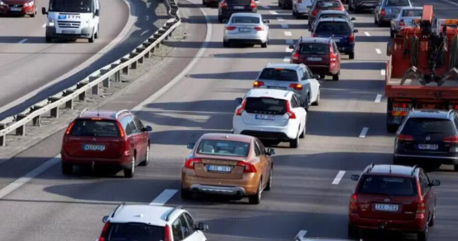 Έρχεται χαράτσı στα παλιά αυτοκίνητα και νέα τέλη κυκλοφορίας