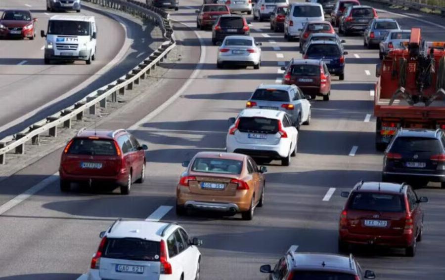 Έρχεται χαράτσı στα παλιά αυτοκίνητα και νέα τέλη κυκλοφορίας