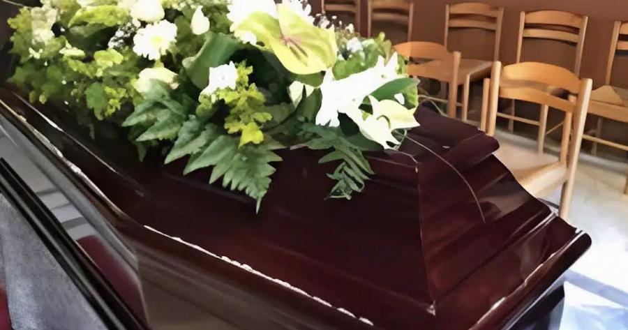 Χαμός σε εκκλησία της Αθήνας: Έγινε το σώσε! – Πάνω από το φέρετρο του νεκρού…