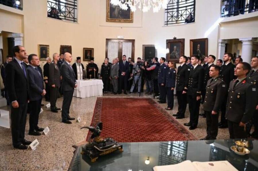 Λεβέντης Έλληνας, πάντα υπέρ πατρίδος: Ο Μίλτος Τεντόγλου ορκίστηκε αξιωματικός στο Πολεμικό Ναυτικό