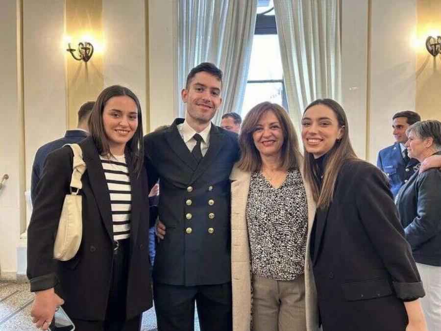 Λεβέντης Έλληνας, πάντα υπέρ πατρίδος: Ο Μίλτος Τεντόγλου ορκίστηκε αξιωματικός στο Πολεμικό Ναυτικό