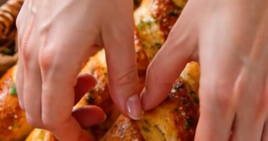 Το πιο εύκολο σπιτικό ψωμί στον κόσμο, θυμηθείτε να σώσετε τη συνταγή