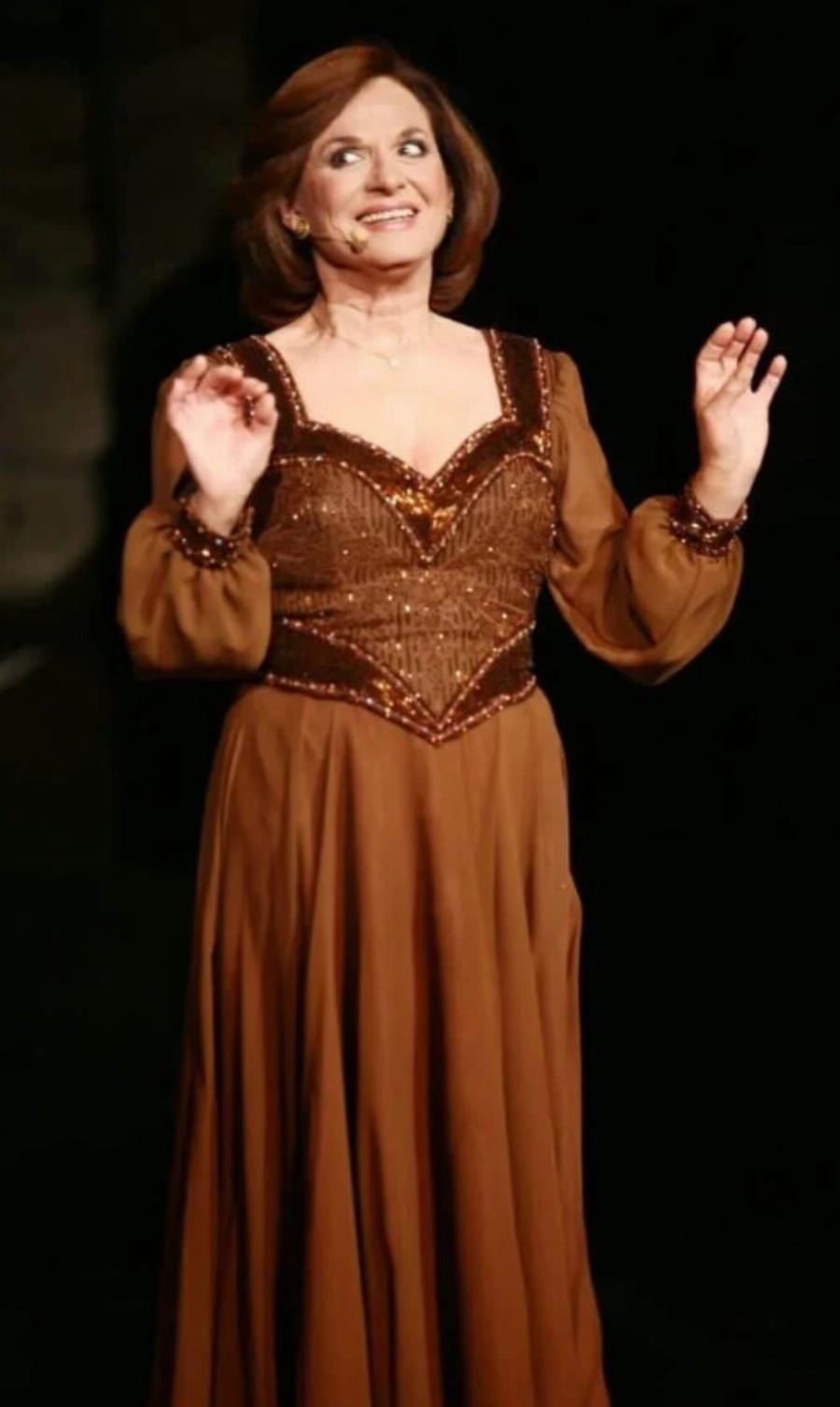 Είδωλο! Την αναγνωρίζετε; Δεν έχει αλλάξει και πολύ, παρότι τα χρόνια της κρατιέται πολύ καλά