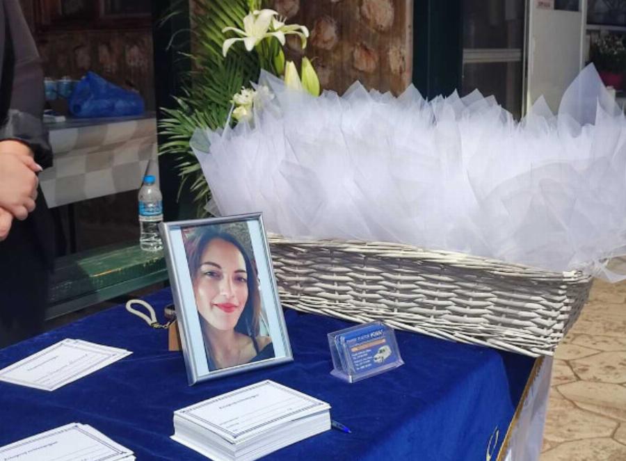 «Παναγία μου, που το πάτε το παιδί μου;», κατέρpεuσε η χαpοκαμένη μάνα της Κυριακής στην κηδεία της