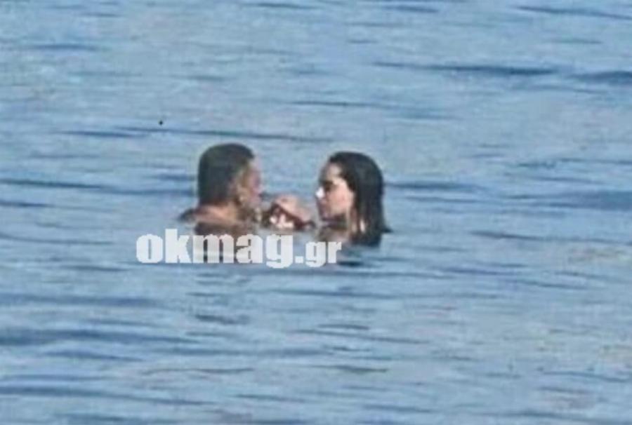 Φωτογραφία-ντοκουμέντο 1η φορά: Λιάγκας και Αντωνά αγκαλιά μέσα στη θάλασσα