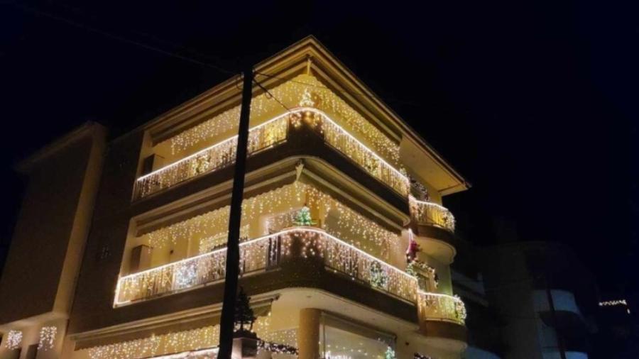 Το χαζεύει όλη η χώρα: Το πιο στολισμένο σπίτι στην Ελλάδα άναψε και φέτος τα φώτα του και μαγεύει