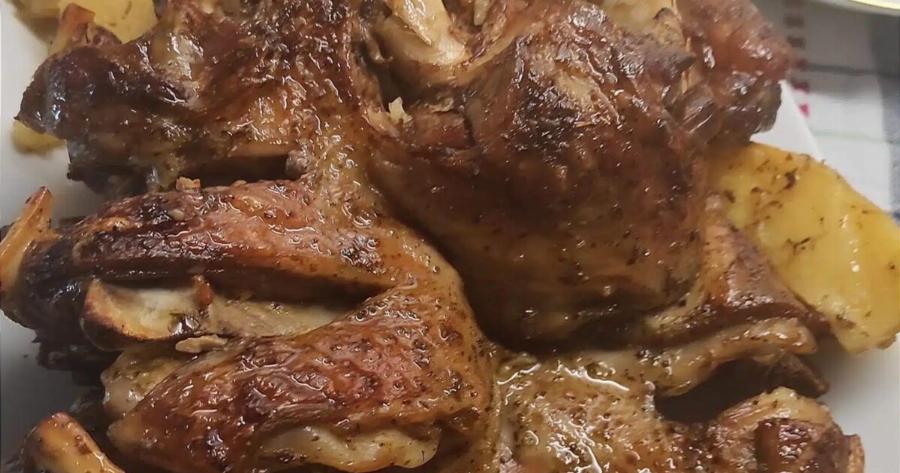 Η καλύτερη συνταγή για Πασχαλινό κατσικάκι στο φούρνο για το 2025