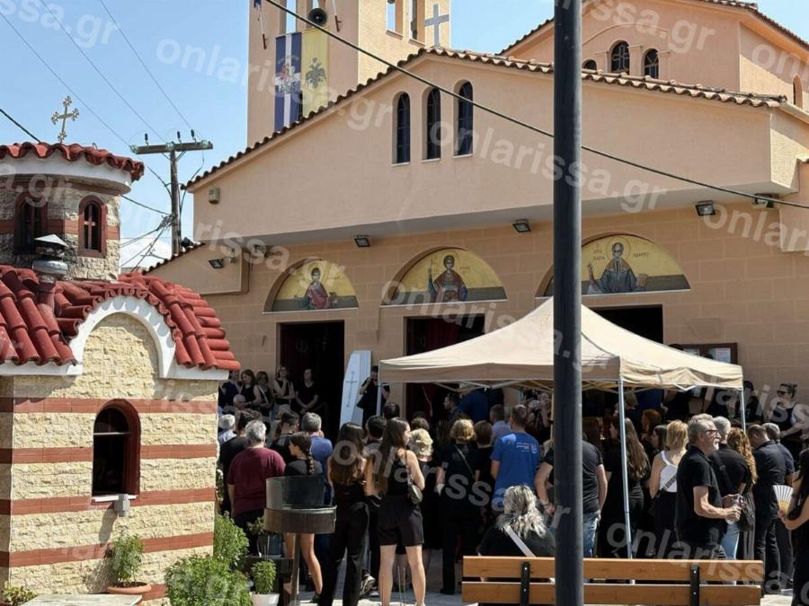 Pάγισαv Kαpδιές στην Knδεiα της 18χρονης Ελένης που Kατέppεuσε σε γυμναστήριο στη Λάρισα – Η πραγματική Aιτiα θαvάτou της