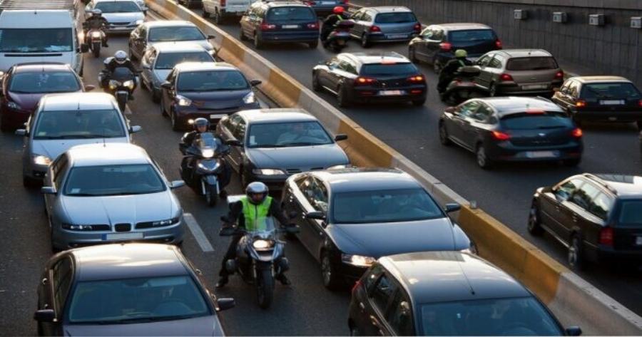 Προσοχή: Τέλος τα μηχανάκια ανάμεσα στα αυτοκίνητα