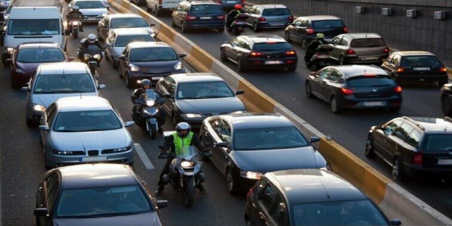 Προσοχή: Τέλος τα μηχανάκια ανάμεσα στα αυτοκίνητα