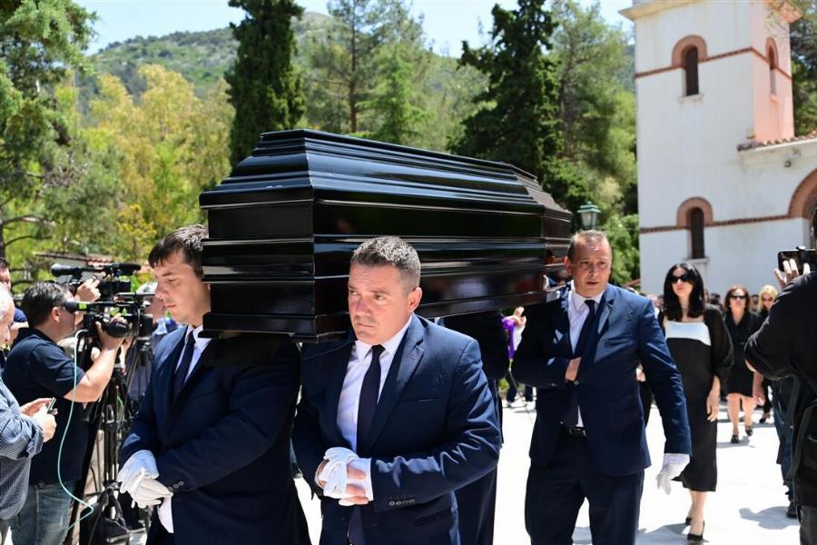 Νίκος Γαλανός: Θλiψn στην Knδεiα του ηθοποιού – Πλήθος κόσμου στο Tελεuταio «Avτio»