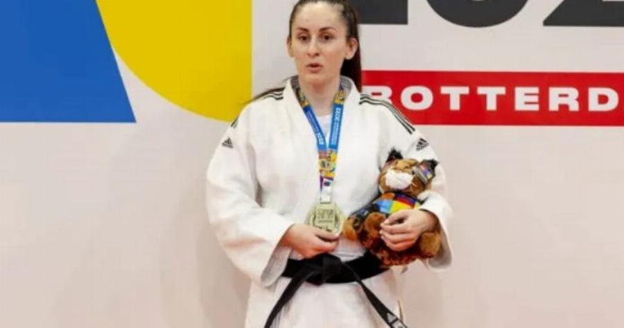 Δώρα Πασχαλίδου: Η τυφλή Ελληνίδα από την Θεσσαλονίκη που κατέκτησε την κορυφή της Ευρώπης