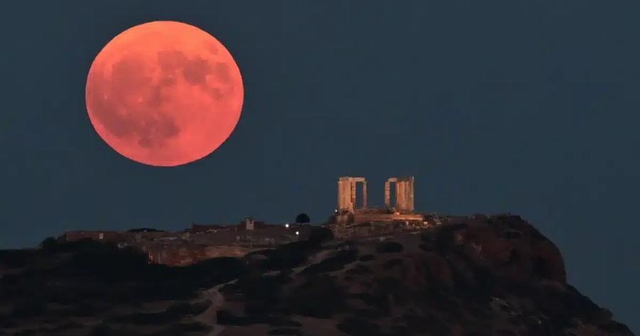 Πανσέληνος Αυγούστου 2025: Πότε θα φωτίσει τον ουρανό το ολόγιομο, μαγευτικό «Φεγγάρι του Οξύρρυγχου»