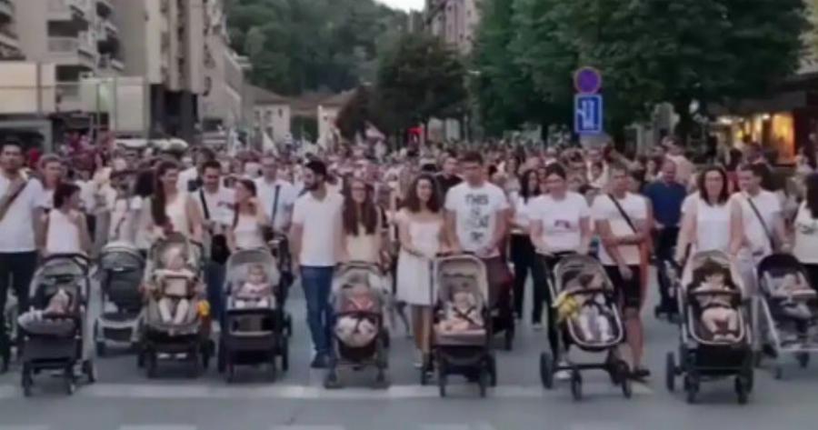 Family Pride: H παρέλαση της περήφανης Ελληνικής οικογένειας στη Θεσσαλονίκη