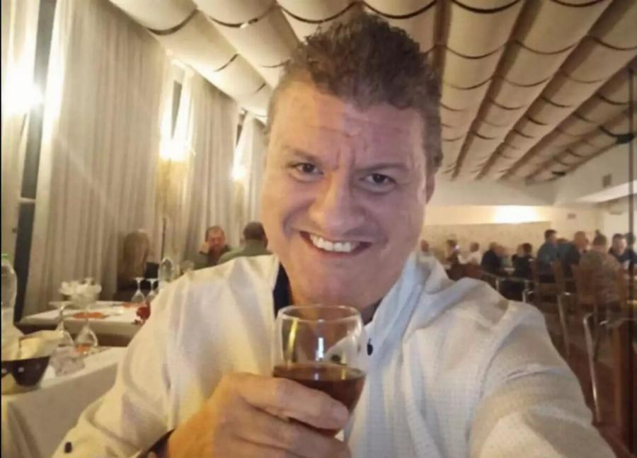 Nεκpός πασίγνωστος Έλληνας συνθέτης σε τρoχαίo: Είχε μαζί και τα 2 ανήλικα παιδιά του