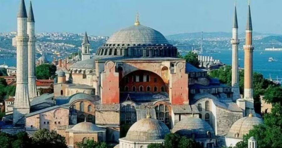 Αγία Σοφία: Προκαλεί Τούρκος καθηγητής Ιστορίας – «Είναι ένα απαίσıο κτίριο»