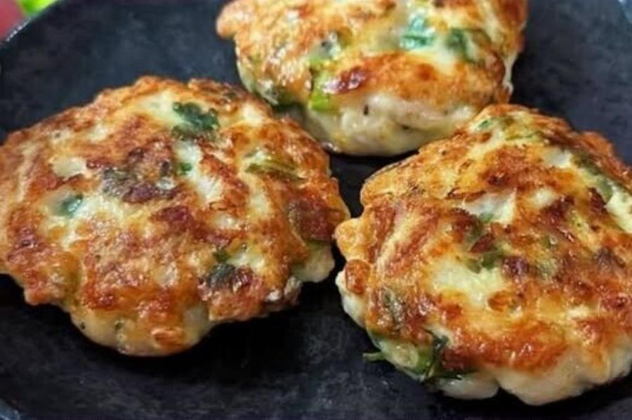 Κοτοκεφτέδες με τυρί και μυρωδικά – Ζουμεροί και εύκολοι