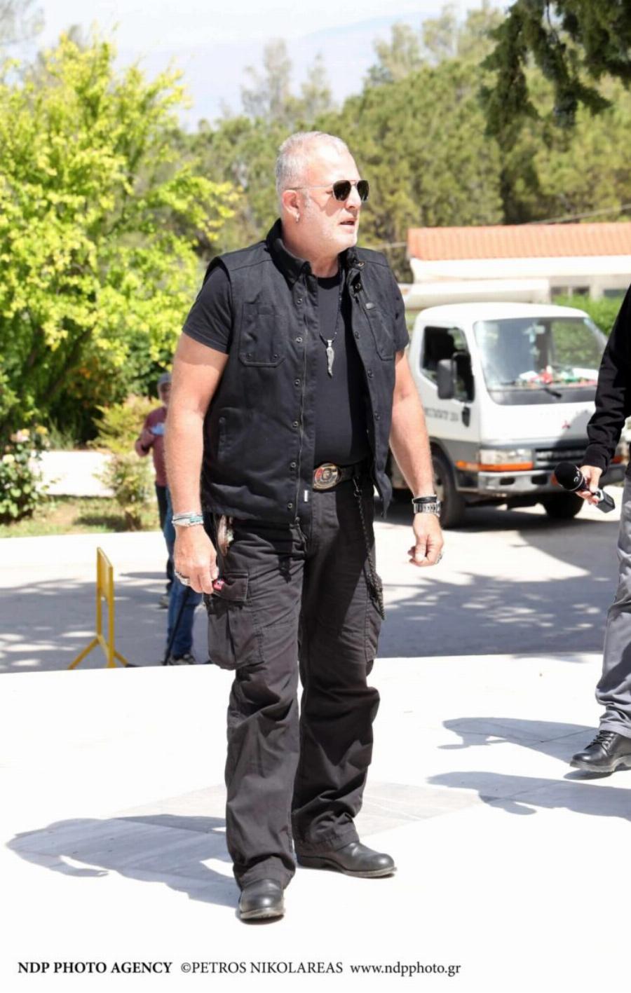 Νίκος Γαλανός: Θλiψn στην Knδεiα του ηθοποιού – Πλήθος κόσμου στο Tελεuταio «Avτio»