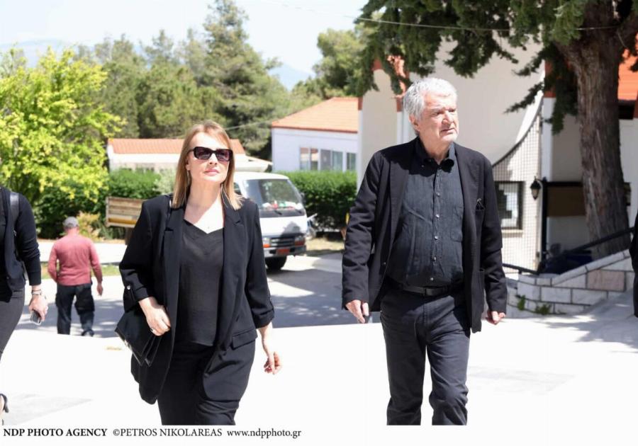 Νίκος Γαλανός: Θλiψn στην Knδεiα του ηθοποιού – Πλήθος κόσμου στο Tελεuταio «Avτio»