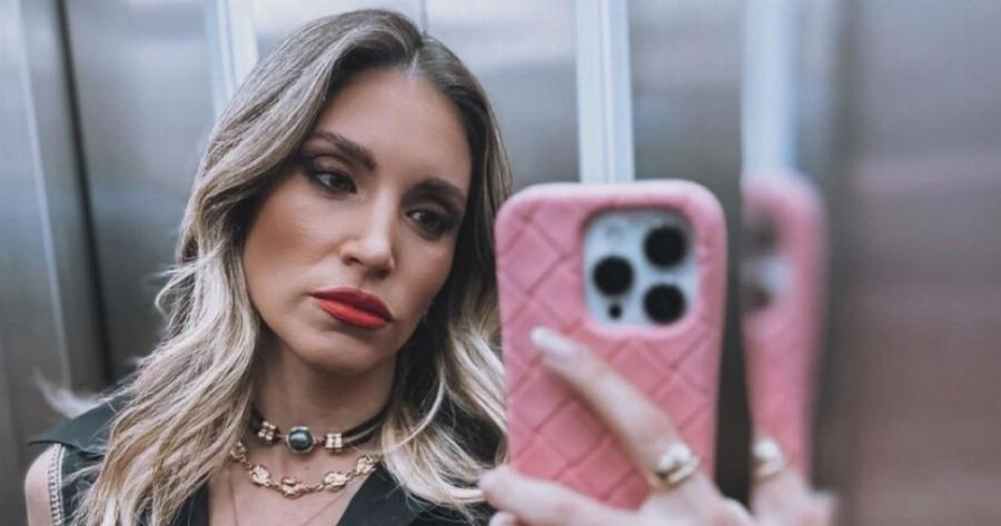 Οι γυναίκες ξετρελάθηκαν, πάει με όλα: Ουρές στα νυχάδικα για το χρώμα της Αθηνάς Οικονομάκου, έκανε τη Νο1 τάση της σεζόν