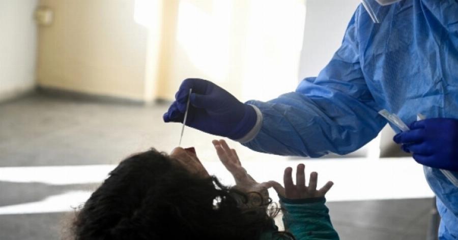 Όσα γνωρίζουμε και τι όχι για τη νέα υποπαραλλαγή του κορονοϊού: Πώς να προσέχουμε στο εορταστικό τραπέζι