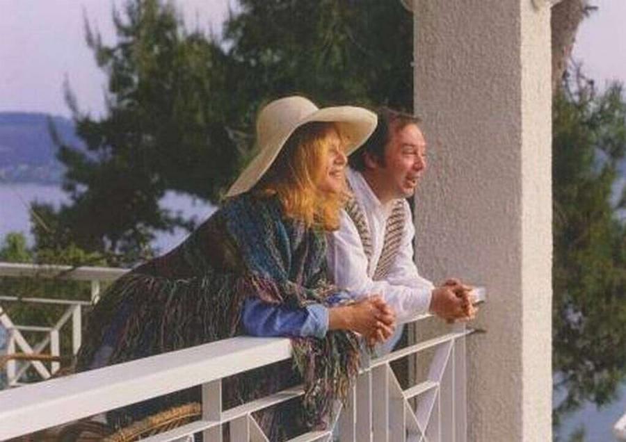 Αλίκη Βουγιουκλάκη: Πώς είναι σήμερα το εξοχικό – παλάτι στον Θεολόγο, 27 χρόνια μετά τον θάνατο της Ελληνίδας σταρ